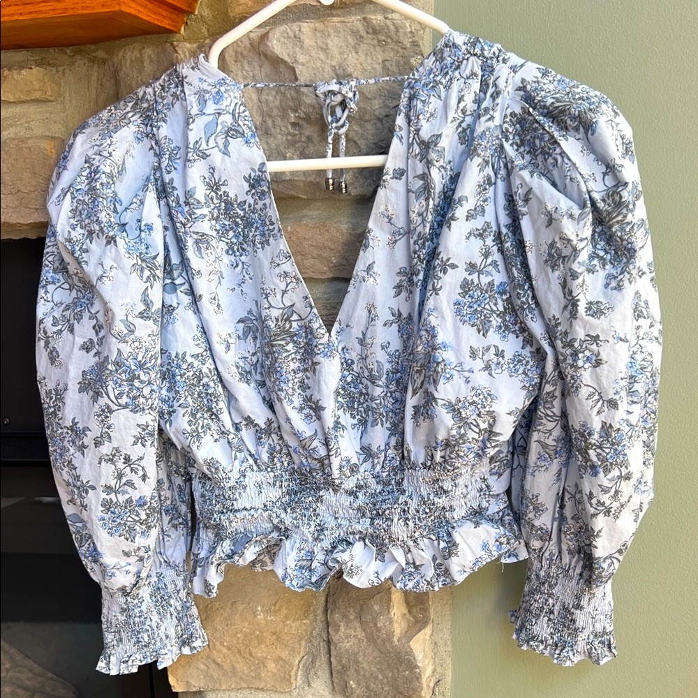 🌝 Acoa Floral V-Neck cropped smocked Blouse in Light Blue, lined - Picture 5 of 7